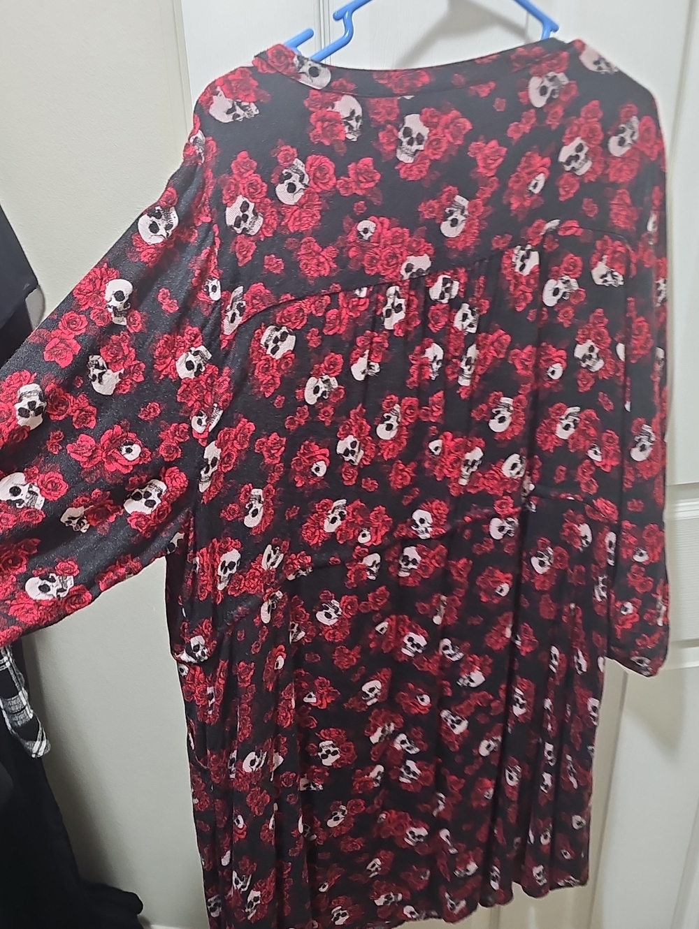 Torrid Red & Black Skull Rose V-Neck Dress - Picture 4 of 7